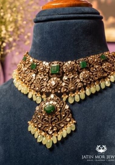 Victorian Necklace is Stunning with Colombian Emeralds VICTORIAN NECKLACE WITH COLOMBIAN EMERALDS